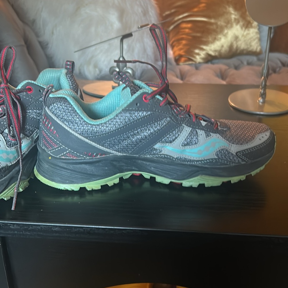 Saucony Excursion TR8 Trail Running Shoes Grey Neon Pink Womens Size 8.5 - Picture 2 of 11